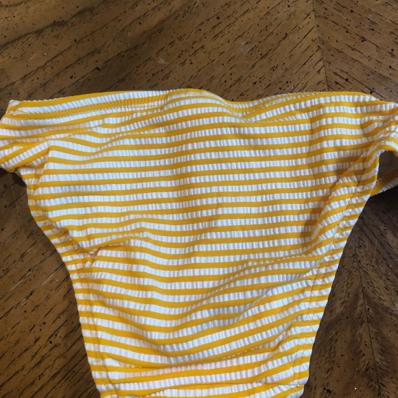 Lot of 3 swimsuits for your growing baby. - Picture 8 of 12
